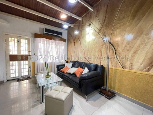 Hermosa Casa En Venta Urb Villas Del Centro Sector Ferinachi La Morita I 25-15171 Hc