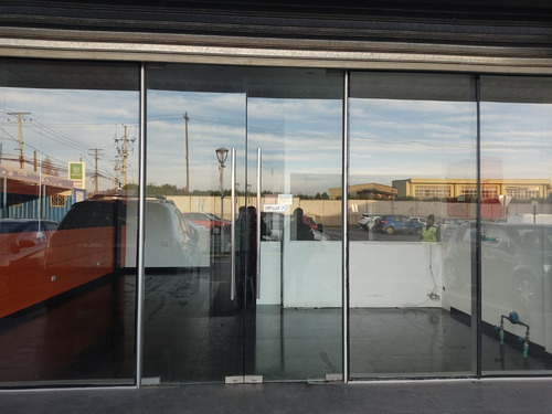 Excelente Local Comercial En Concurrido Strip Center