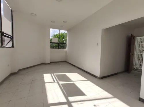 Oficina En Arriendo En Latino. Cod A18639