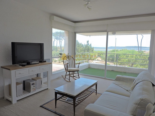 Apartamento 2 Dormitorio Y Cochera En La Mansa, Con Vista Al Mar. Consulte!!!!!!!- Ref: 2644