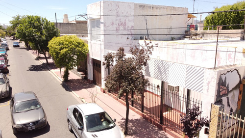 Casa De 4 Habitaciones En Venta En El Centro De La Ciudad De San Luis - Ideal Para Familia O Cualquier Tipo De Emprendimiento