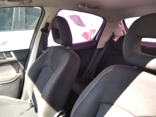 Robyana| Peugeot 207 2010 1.6 Xt| Ne