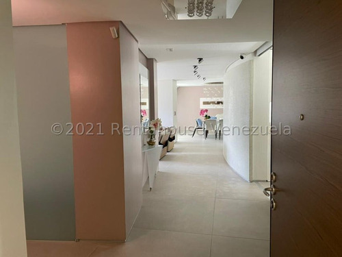 Espectacular Y Lujoso Apartamento Amoblado En Las Mercedes. #25-4805