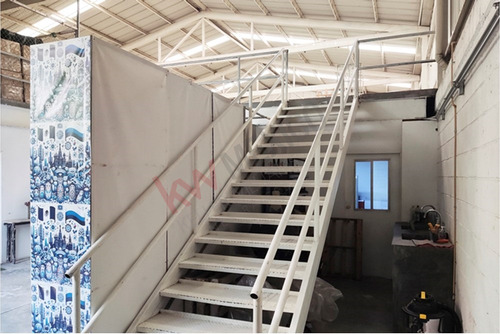 Bodega En Venta En Santa Rosa Jauregui A Solo 50 Metros De Paseo De La República