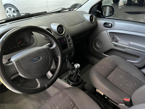 Imagen 5 de 6 de Ford Fiesta Sincrónico