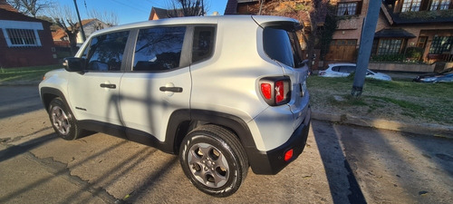 Imagen 12 de 15 de Jeep Renegade 2017 1.8 Sport