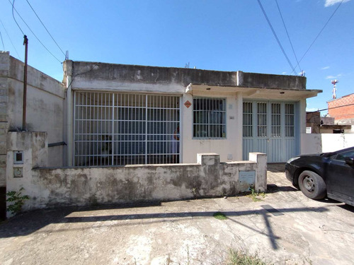 Venta Casa En Fisherton Industrial Con Quincho