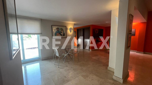 Casa En Venta A 3 Cuadras De Av. De Las Palmas Con Terraza Y Seguridad