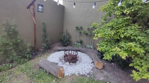 Venta De Pintoresca Casa En Ph Al Frente