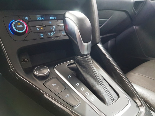 Imagem 12 de 15 de Focus 2.0 Titanium Plus Fastback 16v Flex 4p Automático