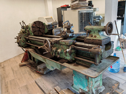 Torno Universal En Venta (Usado)