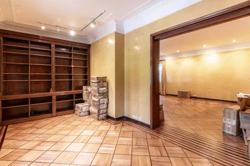 Casa En Arriendo/venta En La Macarena. Cod A8366