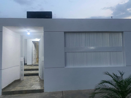 498 M2 Venta Casa Urb. Valles De Camoruco Remodelada 150.000$ Negociable Er