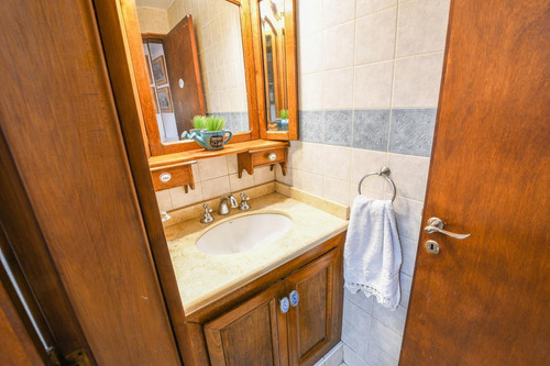 Casa De 4 Dormitorios En Venta - Reciclada - Alberdi
