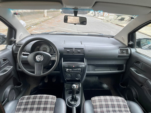 Imagem 8 de 12 de Volkswagen Fox City 1.0 8v (flex)