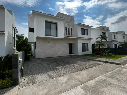 Villa En Condominio Horizontal Doble Acceso Controlado