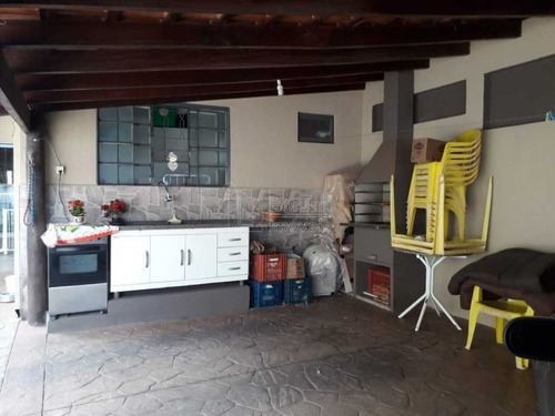 Imagem 1 de 6 de Venda De Casas / Padrão Na Cidade De Araraquara 11477