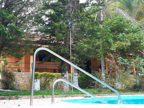 Sítio De 4 Quartos E 4 Banheiros