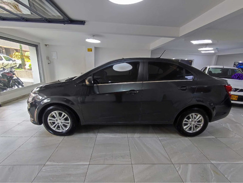 Imagen 12 de 15 de Chevrolet Sonic 2018 Full