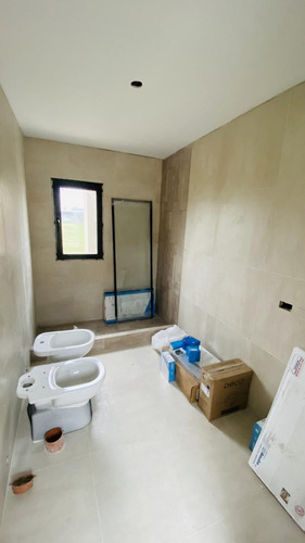 Venta | Casa A Estrenar Con Pileta | Barrio Costa Del Sol