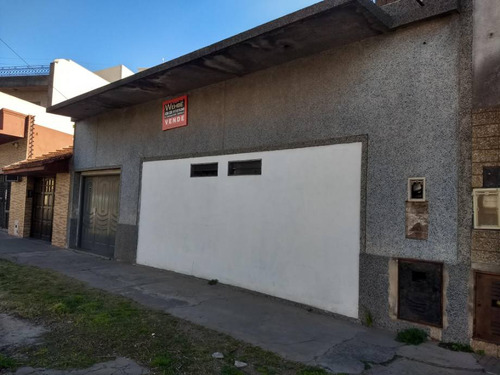 Local Con Vivienda En Venta En Bernal Oeste