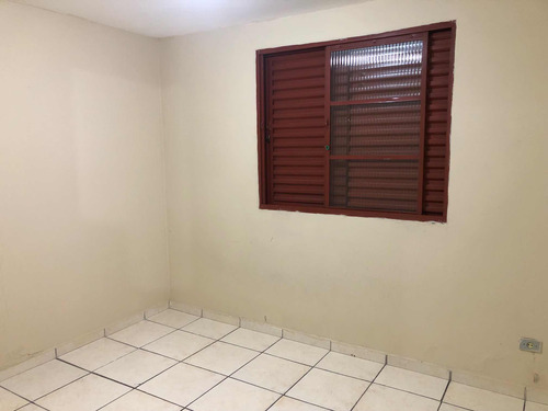 Apto 2 Dormitórios, Reformado, Bem Localizado, Andar Térreo