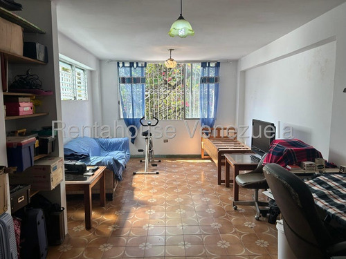 Se Vende Casa Para Remodelar ,de 3 Niveles ,ubicada En San Bernardino 25-17282