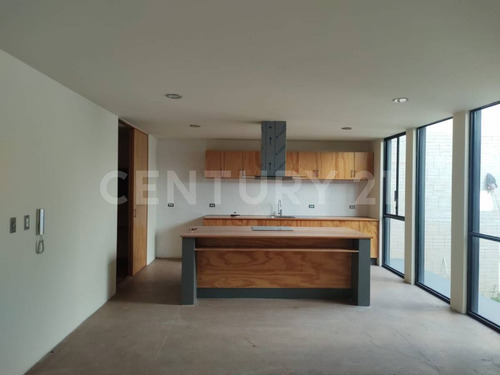 Venta Casa Cluster 888, Zona Angelopolis!!!