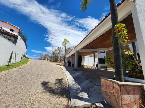 Venta Casa Nochebuena Con Alberca Climatizada Y Vistas Expectaculares En Todos Sus Espacios Con Todos Los Servicios Dentro De Fracc Rancho San Diego Ixtapan De La Sal Edomex