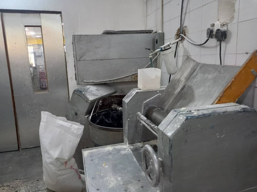 Venta Excelente Fondo De Comercio De Panadería Ubicada En Colinas De Bello Monte. Inf. Ma. Fda. Varela