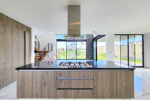 Casa En Venta En Balvanera Con Recamara En Planta Baja Y Estudio