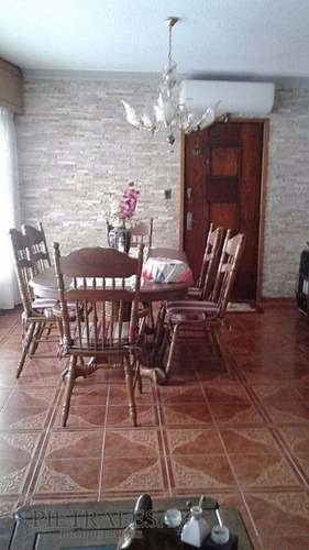 Casa Venta Con Renta 3 Dormitorios Malvin Con Garaje- Ref: 75