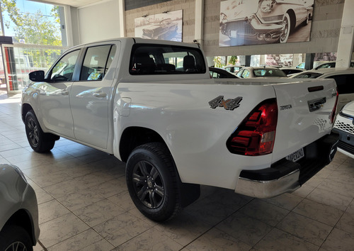 Toyota Hilux Pick-up 2.8 Cd Sr 204cv 4x4