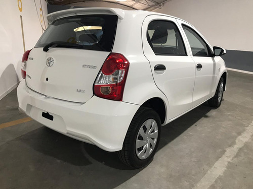 Imagen 2 de 14 de Toyota Etios 1.5 X 6m 5 Puertas