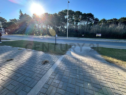 Venta Casa En Valeria Del Mar. Multifamiliar. Pinamar