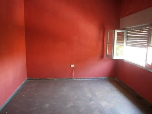 Inmueble Integrado Por 2 Deptos. P/reciclar, De 3 Amb., Idea
