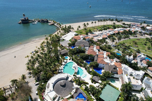 Villa De Lujo En Venta Pegada A La Playa, Kovay Gardens