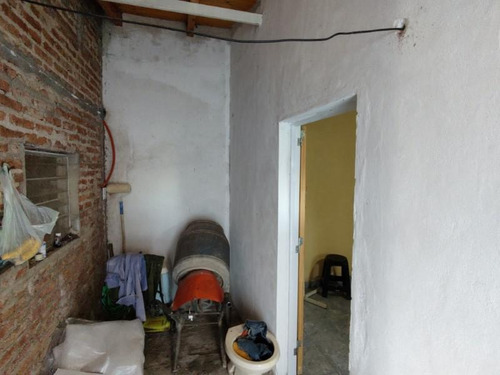 Imagen 8 de 13 de Casa De Dos Dormitorios En Calle Congreso, Amplio Terreno !