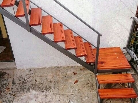 Escaleras Rectas Extructuradas En El Lugar 3990