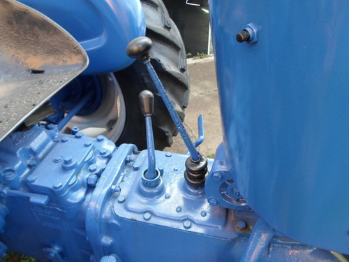Imagem 4 de 6 de Trator Ford 8 Br