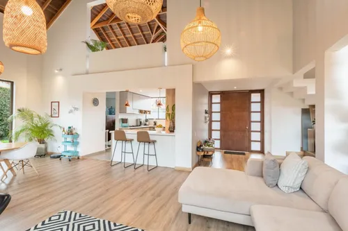 Casa En Venta En Canelon. Cod V15829