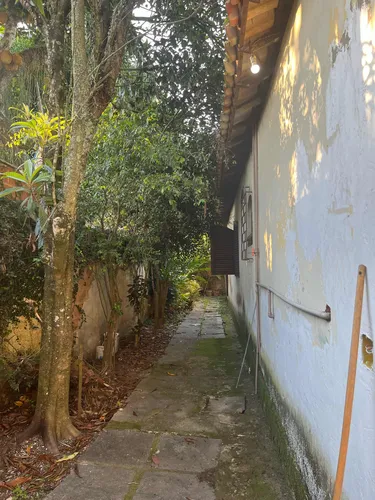 Casa De 3 Quartos Com Quintal E Churrasqueira.