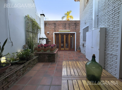 Casa Venta En Vicente López 7 Ambientes Jardín