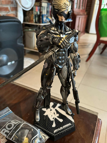 Metal Gear Rising Raiden (hot Toys)