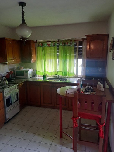 Inmueble Con 2 Departamentos A La Venta