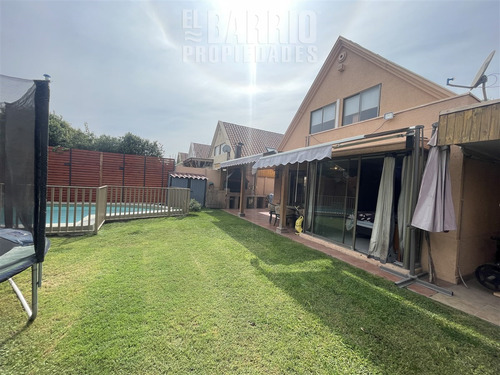 Casa En Venta De 3 Dorm. En Chicureo