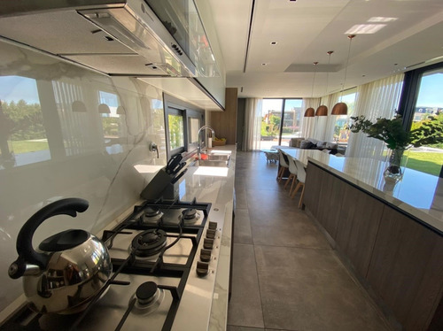 Casa En Venta Ubicado En El Yacht, Nordelta, G.b.a. Zona Norte
