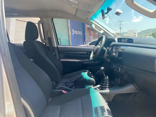 Imagen 10 de 14 de Toyota Hilux 2019 2.7 Cabina Doble Sr Mt