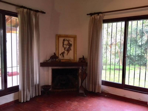 Casa Colonial Impecable En Un Lindo Lote Parquizado En Venta