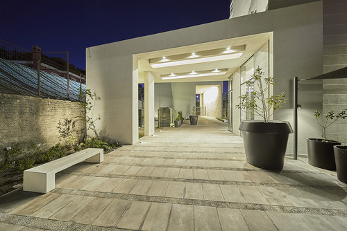 Edificio Av. Recoleta (1 Est. 1 Bod.) Vista Nororiente Piso